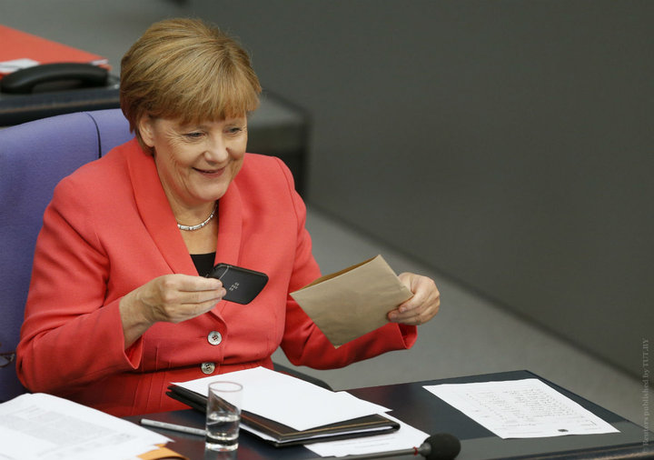 merkel_smartfon_2.jpg