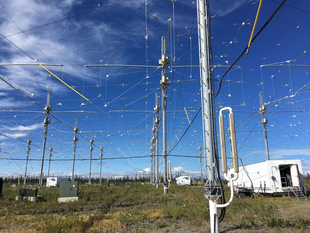 1280px-HAARP_Antenna_Array_Transmitter_Buildings1-1024x768.jpg